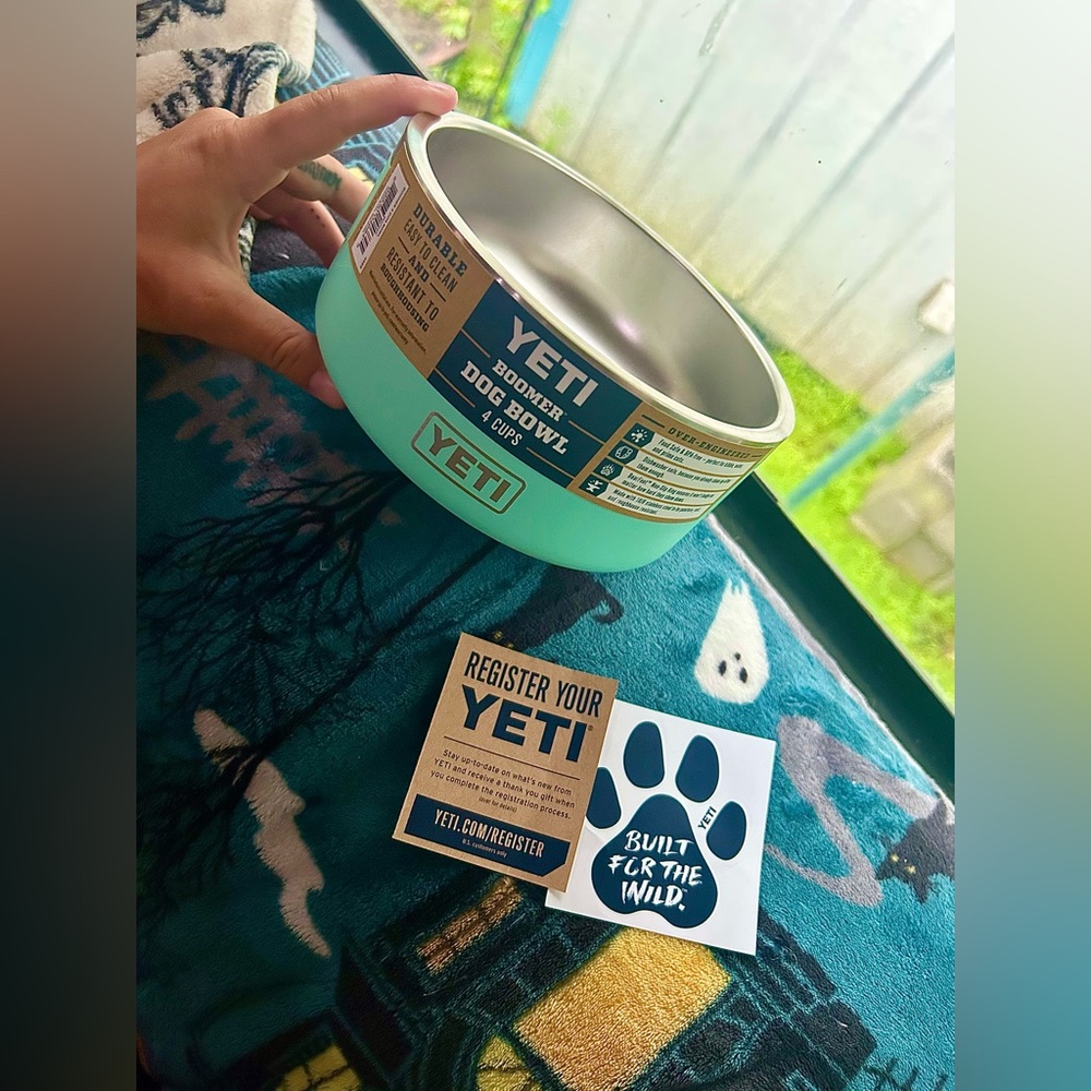 Yeti Dog Bowl NWT - Picture 1 of 4